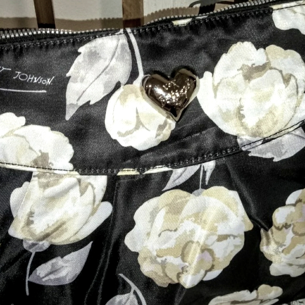 Betsey Johnson Black White Floral Clutch Wristlet - Picture 2 of 6